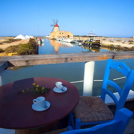 Maison d'hôtes La Finestra Sul Sale San Leonardo (Trapani)
